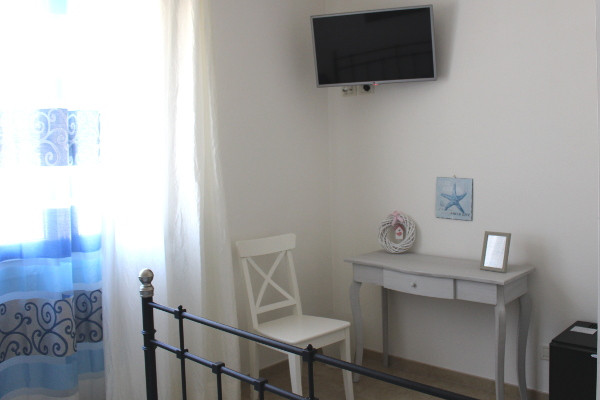 Briccole Room TV and Table Detail - B&B Marelaguna Cavallino Treporti VE