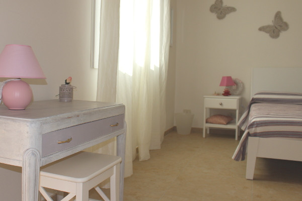Fenicotteri Room Bed and Table - B&B Marelaguna Cavallino Treporti VE