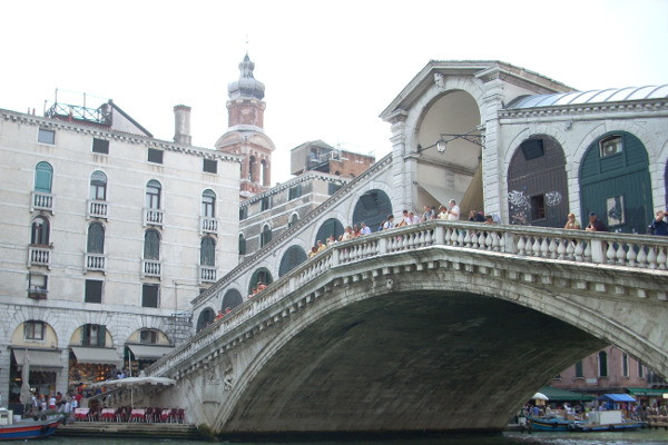 Blick auf die Rialtobrücke in Venedig - B&B Marelaguna Cavallino Treporti VE